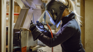 How to become a welder ?